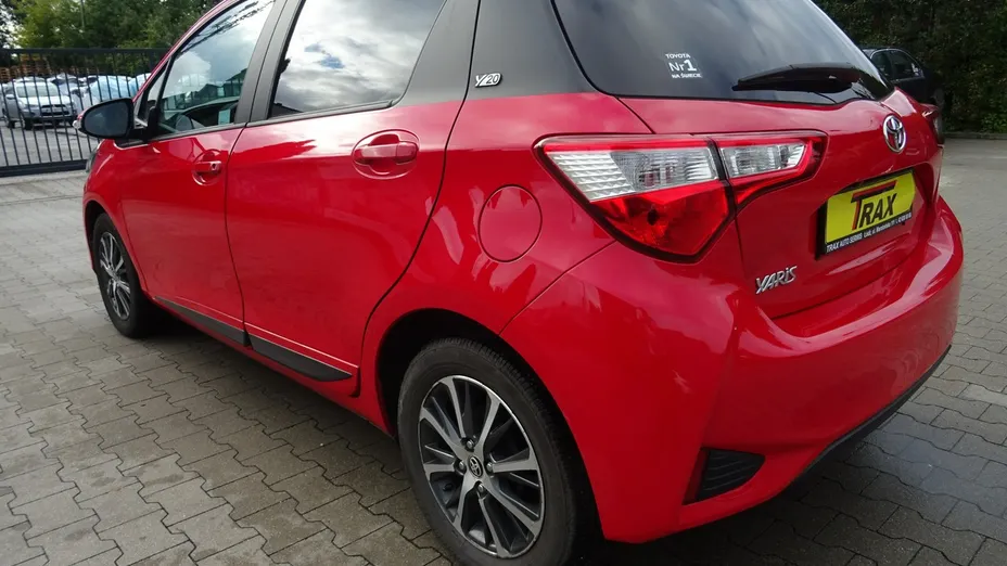 TOYOTA Yaris -