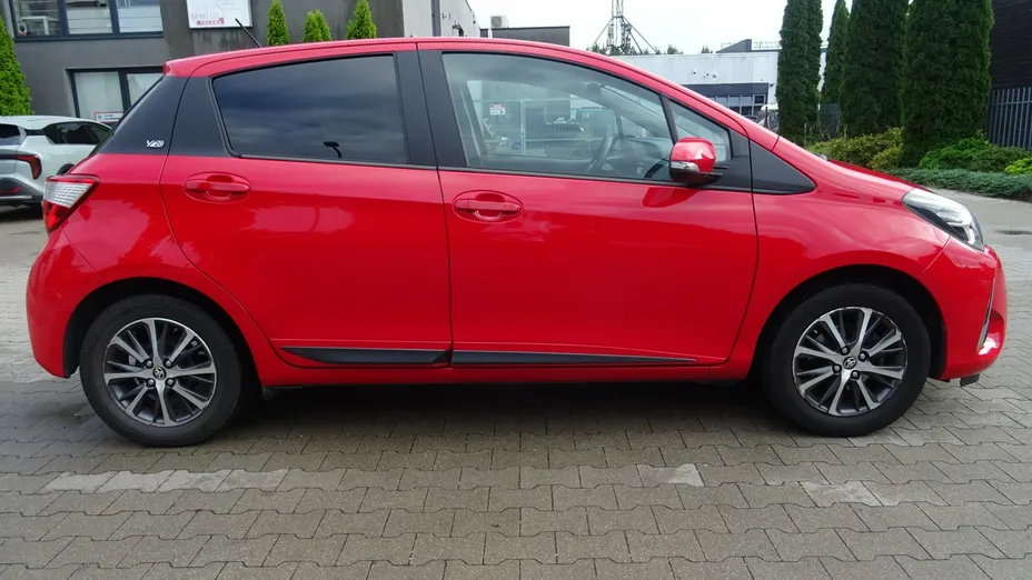 TOYOTA Yaris -