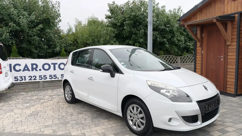 RENAULT Scenic -