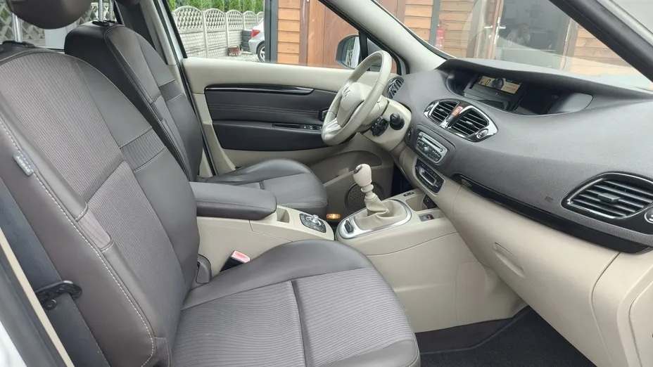 RENAULT Scenic -