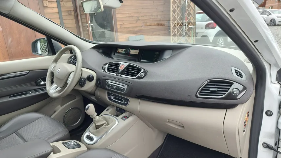 RENAULT Scenic -