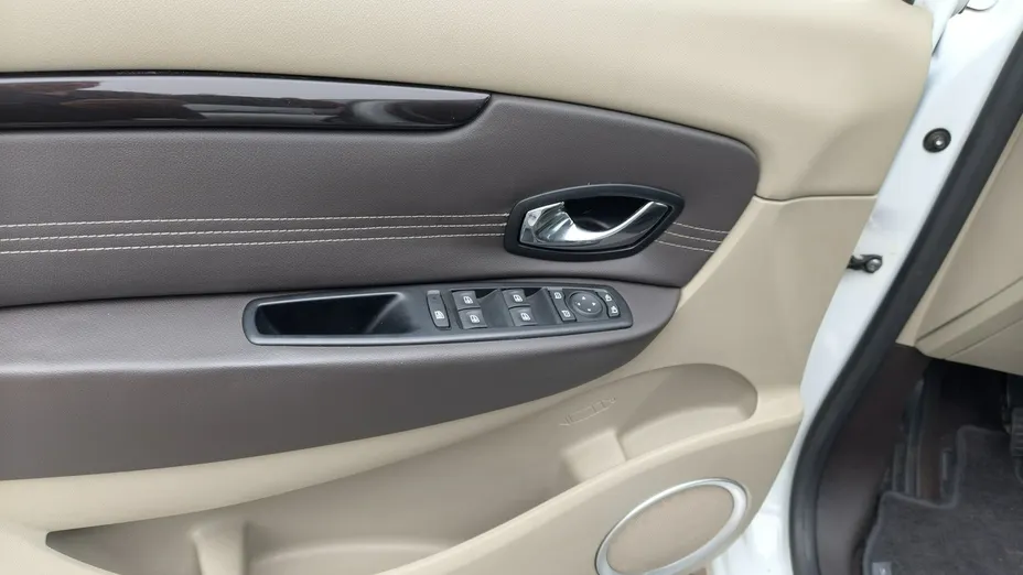 RENAULT Scenic -