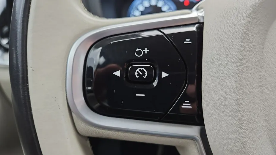 VOLVO V60 -