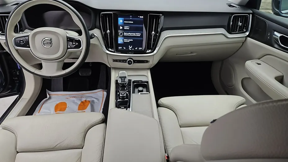 VOLVO V60 -