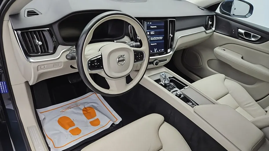 VOLVO V60 -
