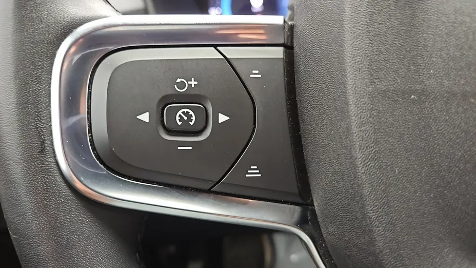 VOLVO XC40 -