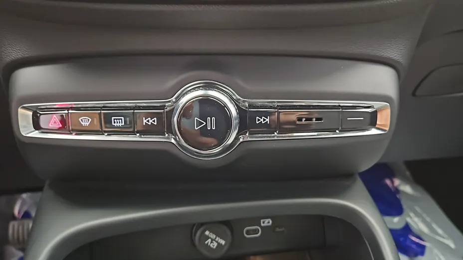 VOLVO XC40 -