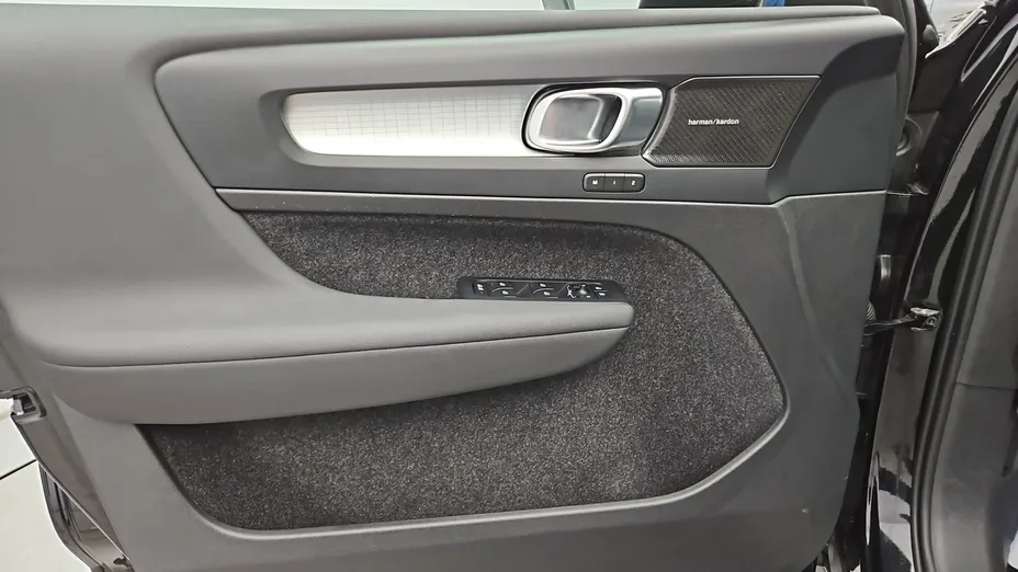 VOLVO XC40 -