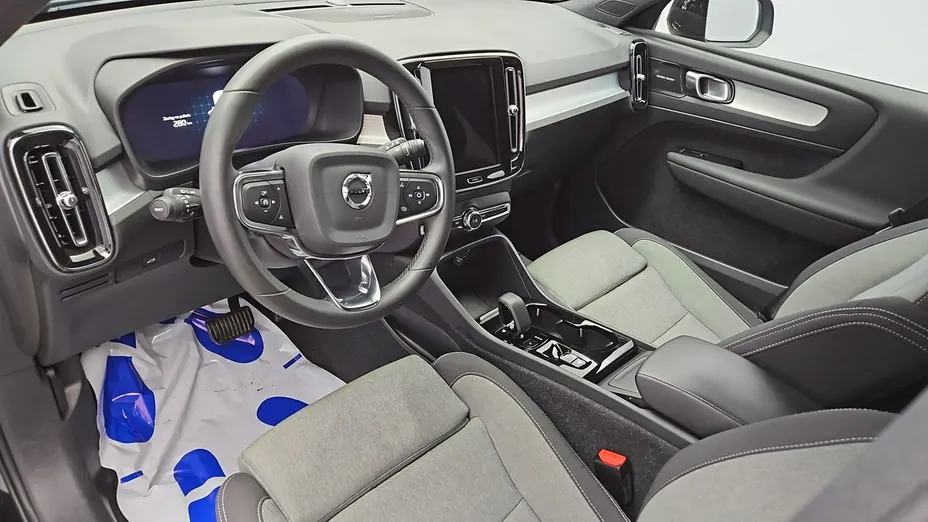 VOLVO XC40 -