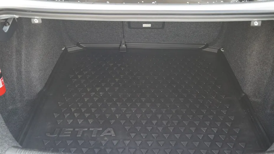 VOLKSWAGEN Jetta -