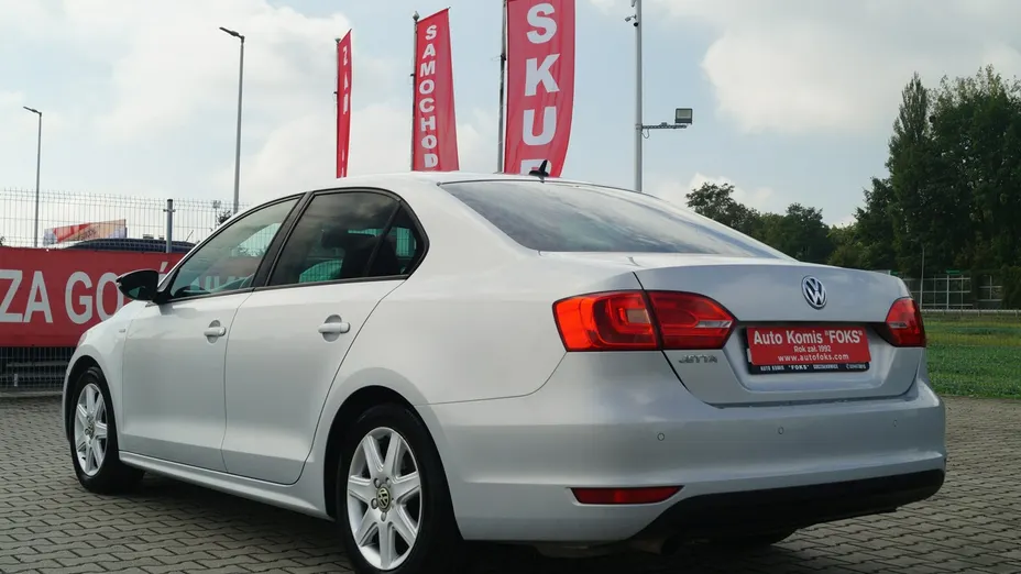 VOLKSWAGEN Jetta -