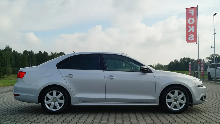 VOLKSWAGEN Jetta -