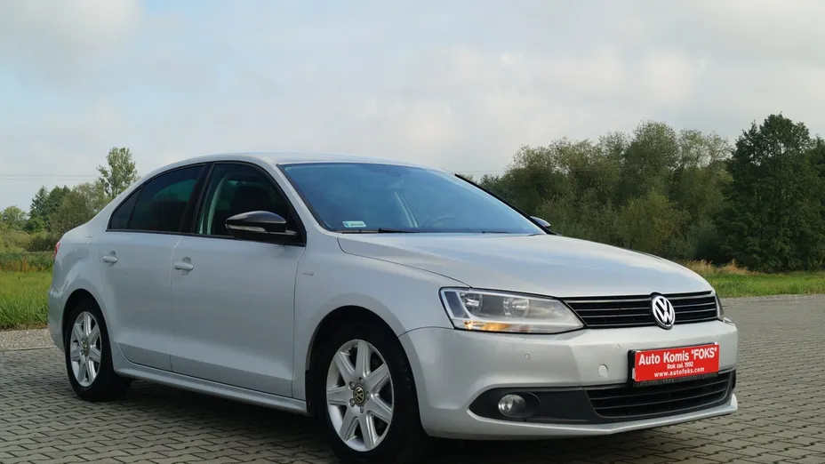 VOLKSWAGEN Jetta -