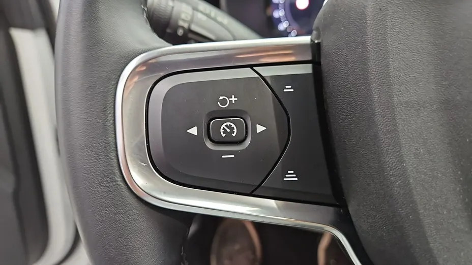 VOLVO XC40 -