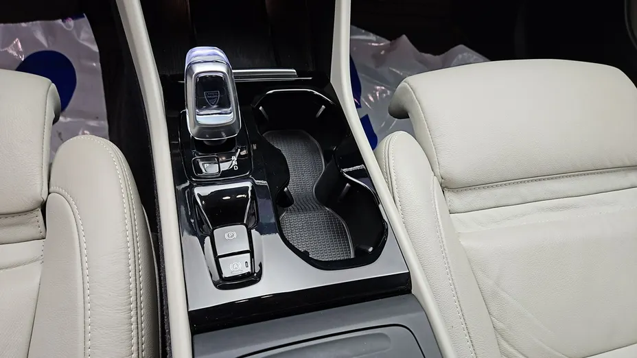 VOLVO XC40 -