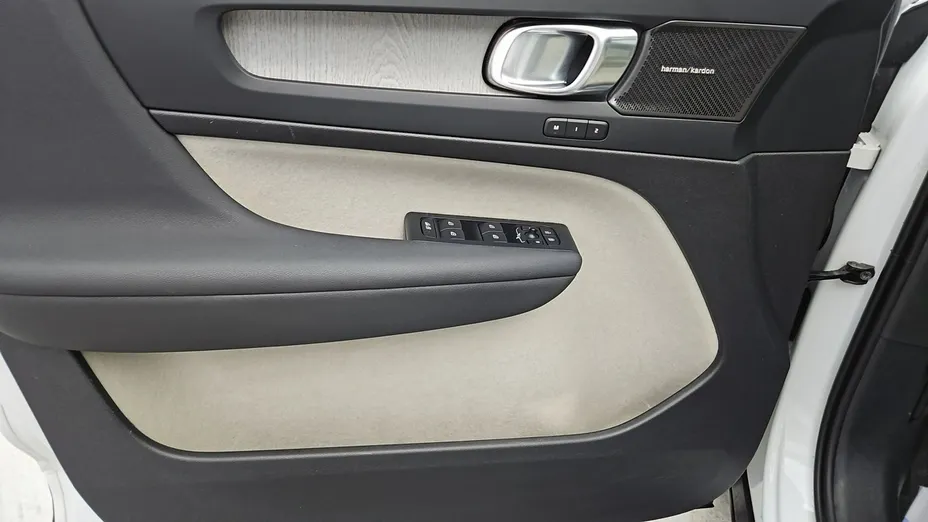 VOLVO XC40 -