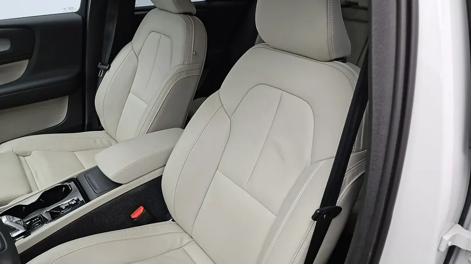 VOLVO XC40 -