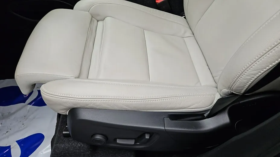 VOLVO XC40 -