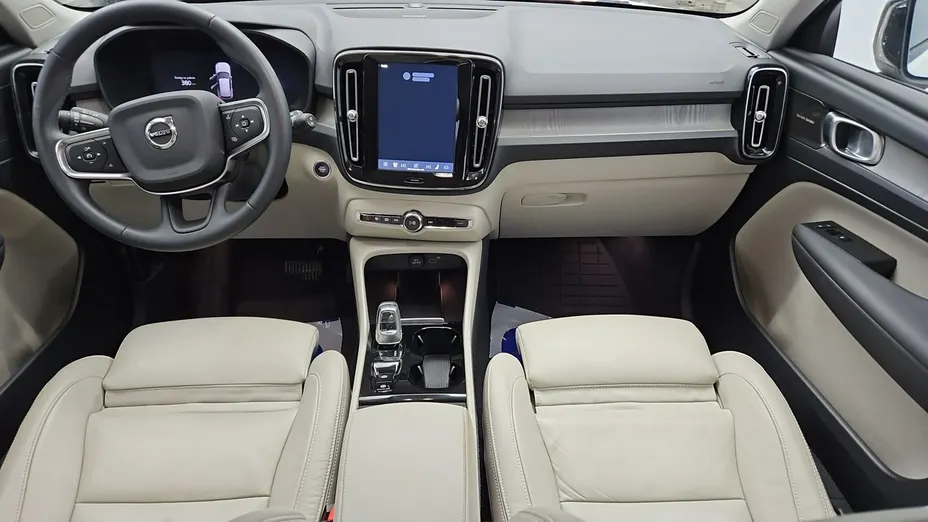 VOLVO XC40 -