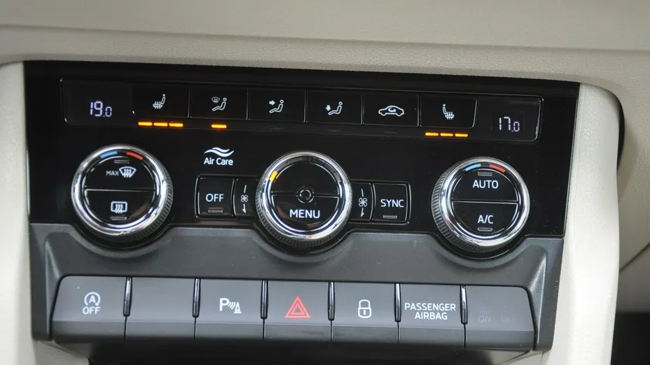 SKODA Karoq -