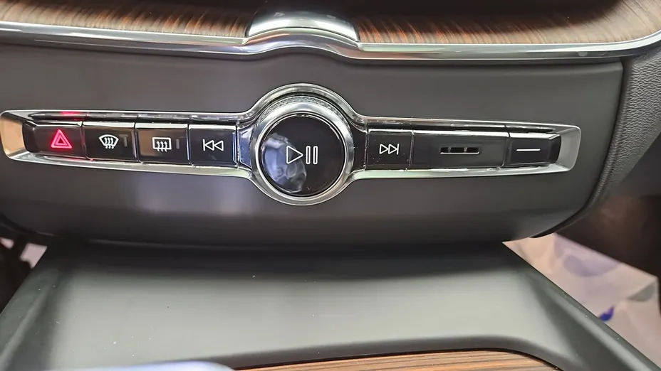 VOLVO XC60 -