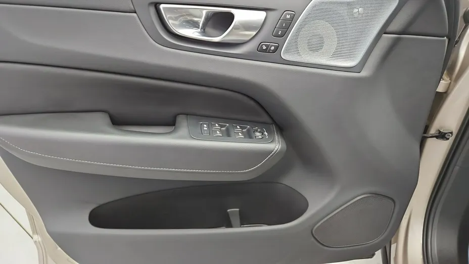 VOLVO XC60 -