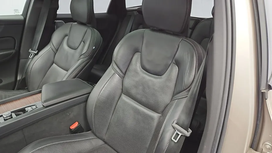 VOLVO XC60 -