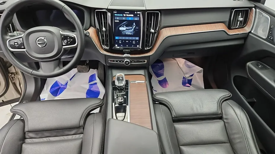 VOLVO XC60 -