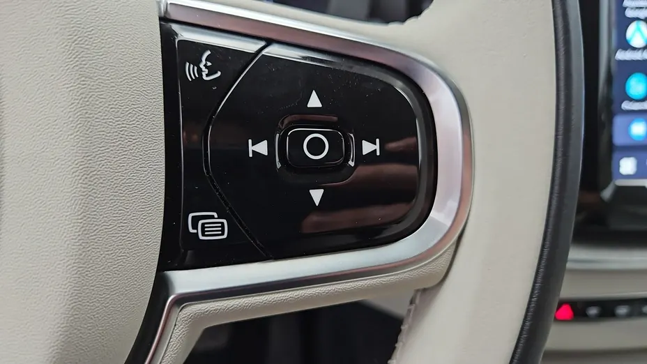 VOLVO XC60 -