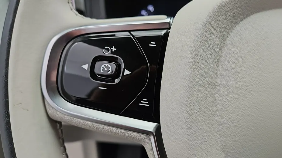 VOLVO XC60 -