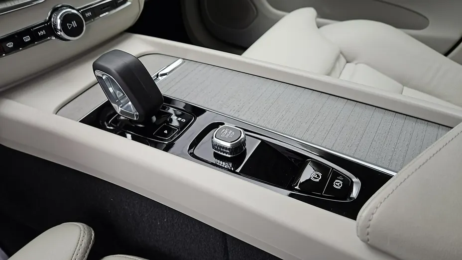 VOLVO XC60 -