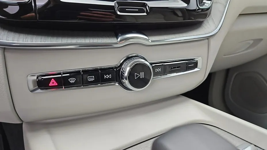 VOLVO XC60 -