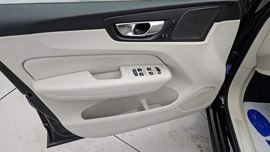 VOLVO XC60 -