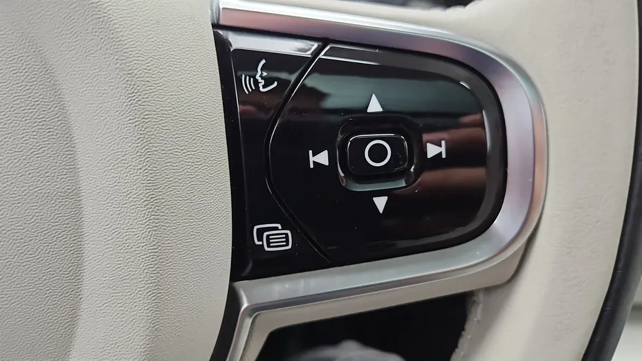 VOLVO XC60 -