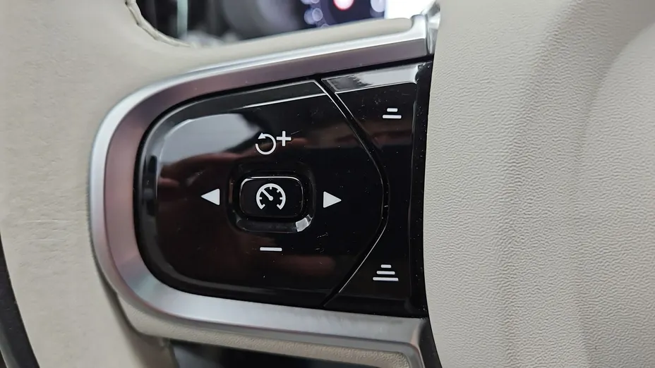 VOLVO XC60 -