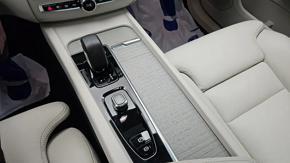 VOLVO XC60 -