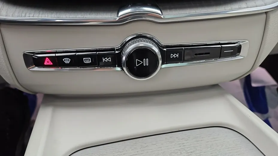 VOLVO XC60 -