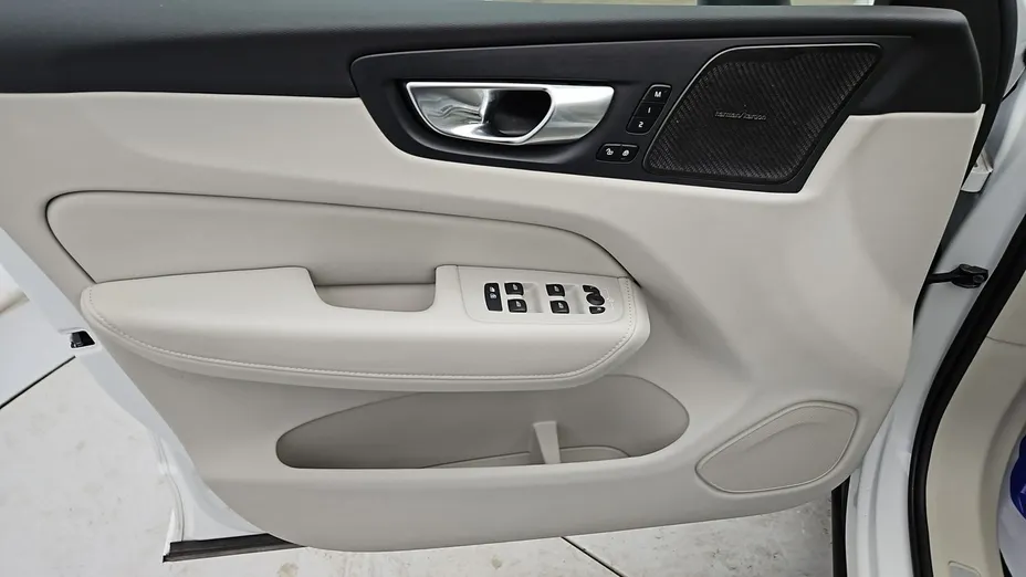 VOLVO XC60 -
