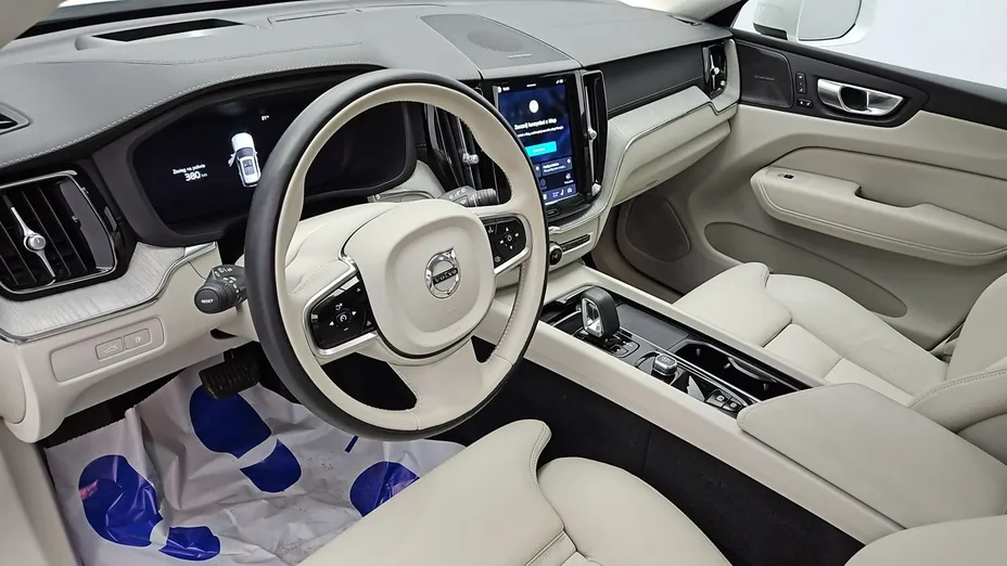 VOLVO XC60 -