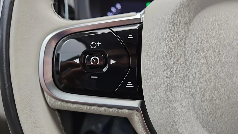 VOLVO XC60 -