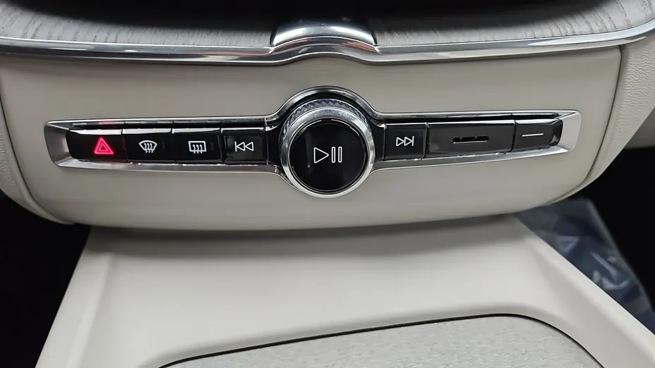 VOLVO XC60 -