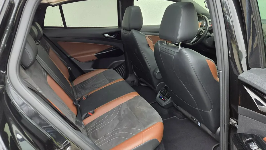 VOLKSWAGEN ID.5 -