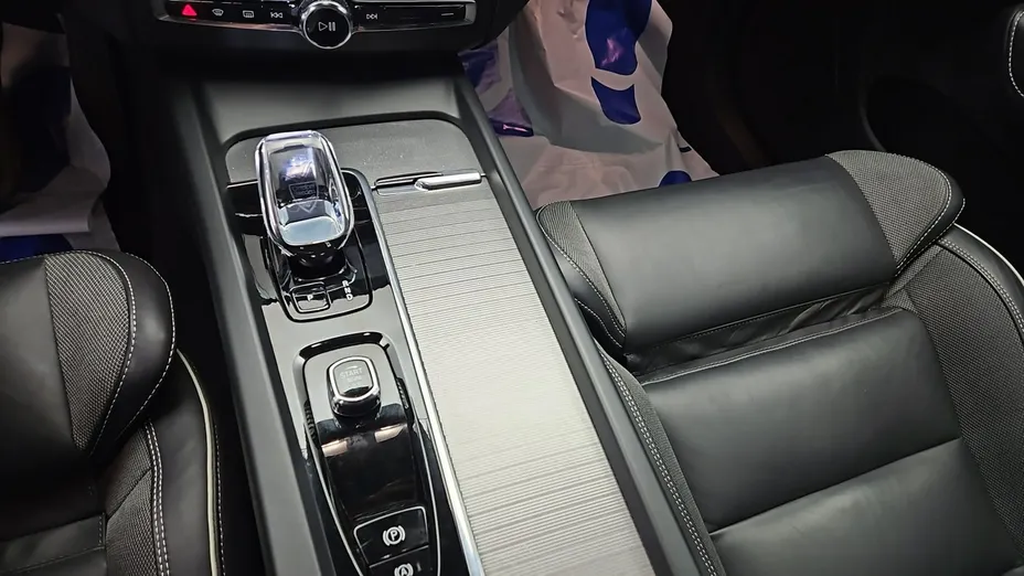 VOLVO XC60 -