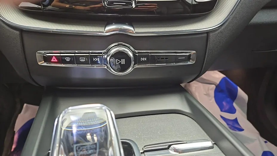 VOLVO XC60 -