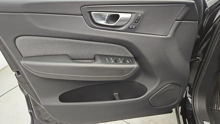 VOLVO XC60 -