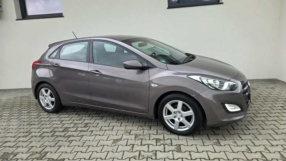HYUNDAI i30 -