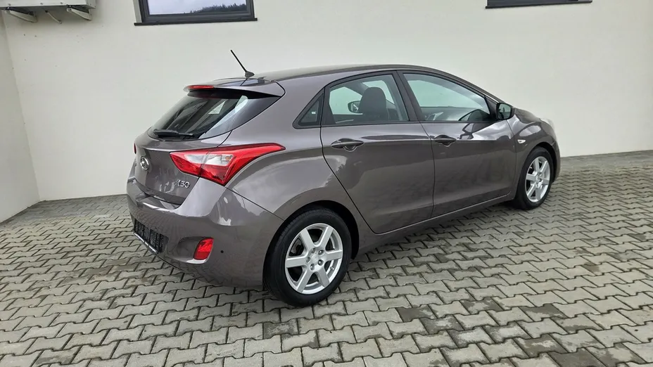 HYUNDAI i30 -
