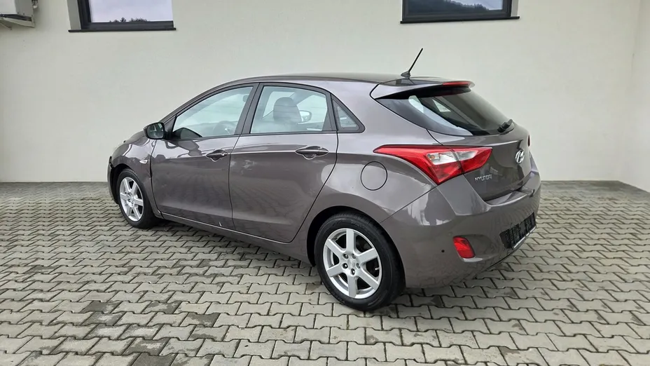 HYUNDAI i30 -