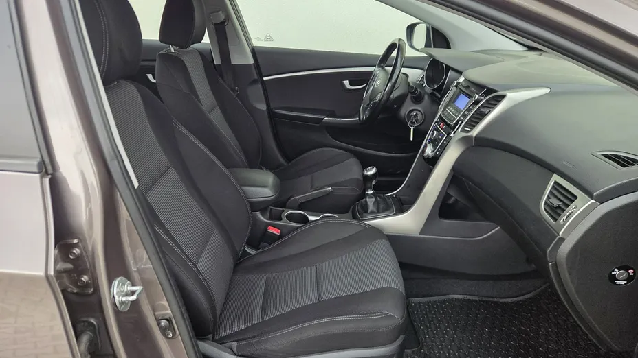 HYUNDAI i30 -