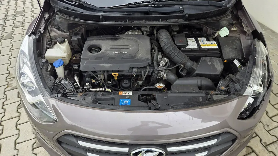 HYUNDAI i30 -